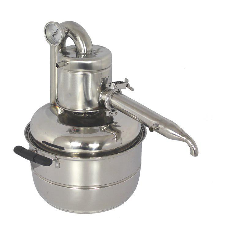 در دستگاه تقطیر آب و گیاه را داخل دستگاه تقطیر ریخته و با تنظیم درجه تولید عرق انجام میشود .